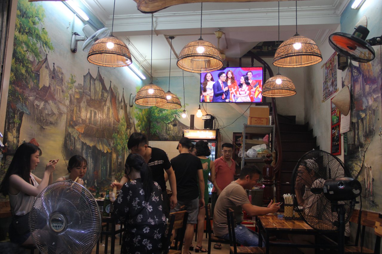 ha-noi-pho-tay-ta-hien-tap-nap-truoc-gio-world-cup-2018-khai-mac