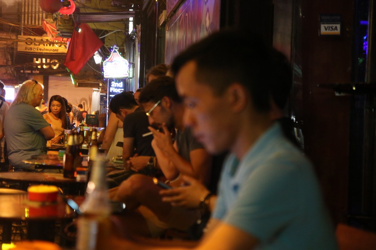 ha-noi-pho-tay-ta-hien-tap-nap-truoc-gio-world-cup-2018-khai-mac