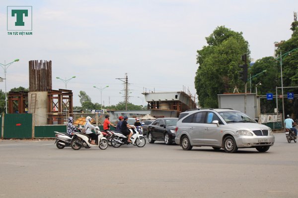 sau-7-thang-thi-cong-cau-vuot-ha-de-nghi-tam-van-ngon-ngang