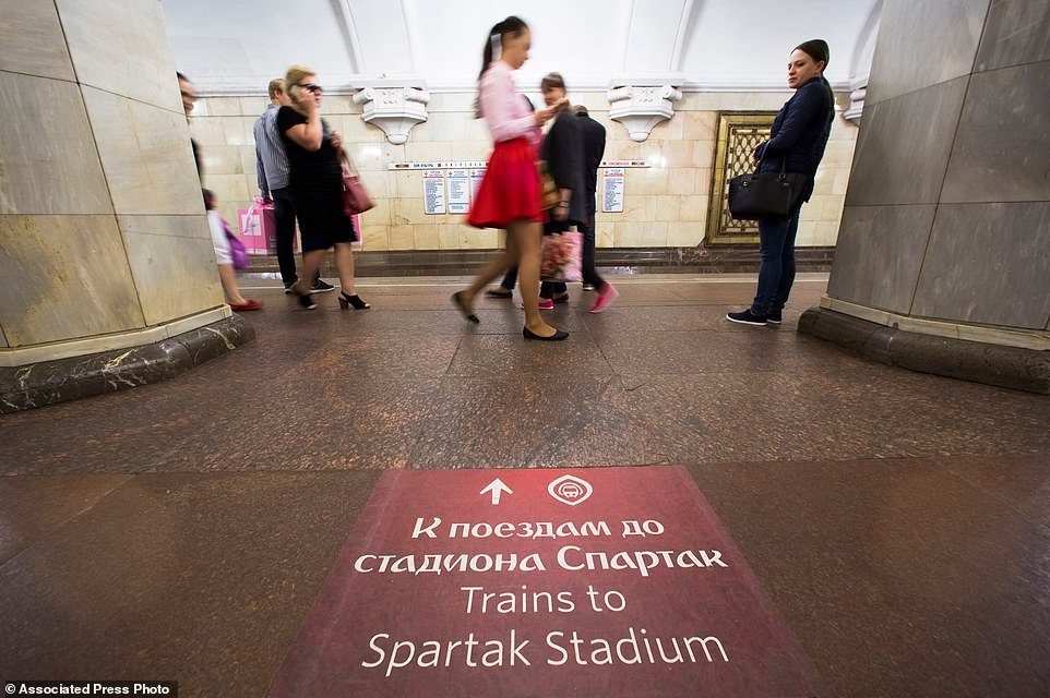 tau-dien-ngam-komsomolskaya-metro