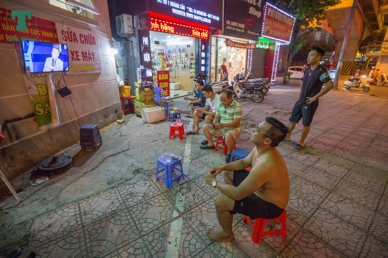 truoc-gio-khai-mac-world-cup-2018-nha-hang-quan-an-nin-tho-cho-duoc-cap-quyen-xem-bong-da