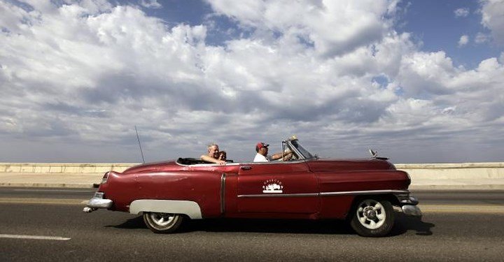 Ảnh: Vẻ đẹp hớp hồn của các xe ô tô cổ trên các góc phố nẻo đường Cuba