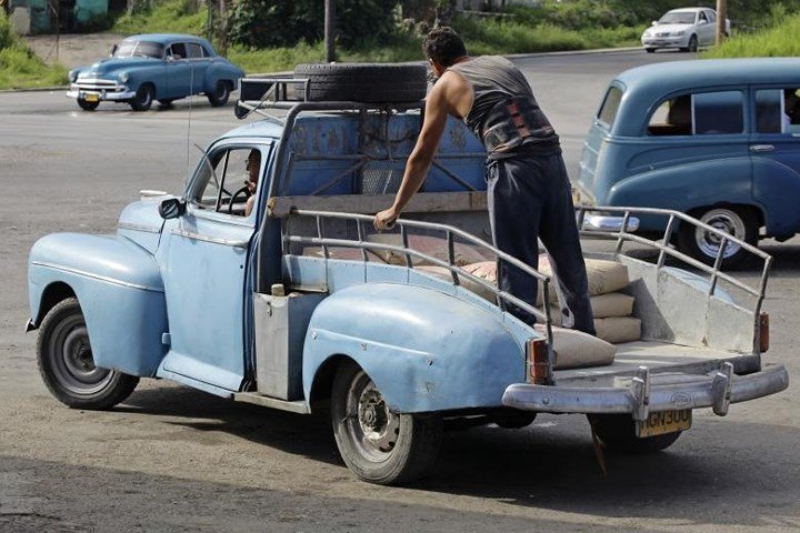 Ảnh: Vẻ đẹp hớp hồn của các xe ô tô cổ trên các góc phố nẻo đường Cuba