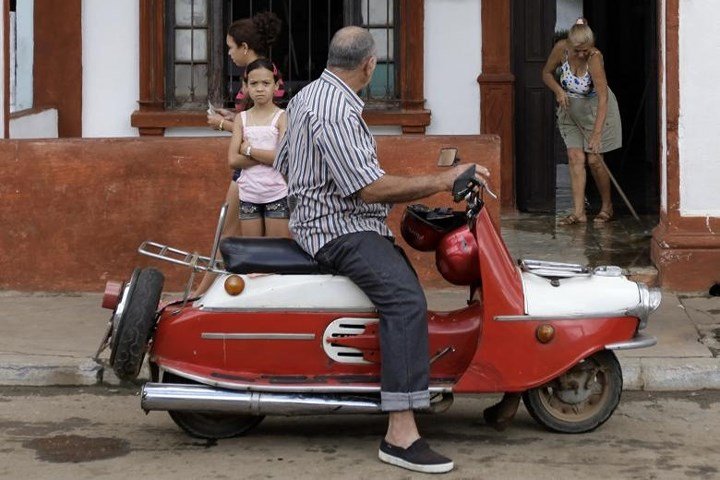 Ảnh: Vẻ đẹp hớp hồn của các xe ô tô cổ trên các góc phố nẻo đường Cuba