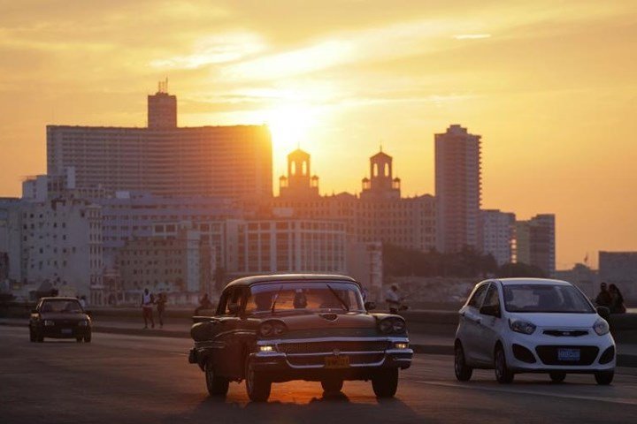 Ảnh: Vẻ đẹp hớp hồn của các xe ô tô cổ trên các góc phố nẻo đường Cuba