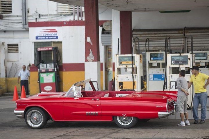 Ảnh: Vẻ đẹp hớp hồn của các xe ô tô cổ trên các góc phố nẻo đường Cuba