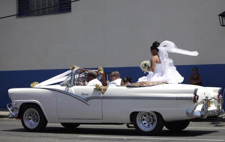 Ảnh: Vẻ đẹp hớp hồn của các xe ô tô cổ trên các góc phố nẻo đường Cuba
