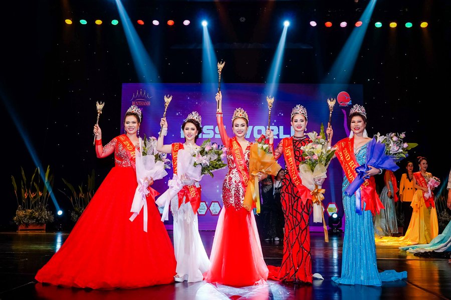nguoi-dep-truong-nhan-xuat-sac-dang-quang-hoa-hau-the-gioi-doanh-nhan-2018