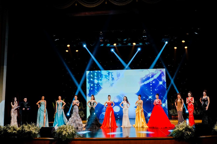 nguoi-dep-truong-nhan-xuat-sac-dang-quang-hoa-hau-the-gioi-doanh-nhan-2018