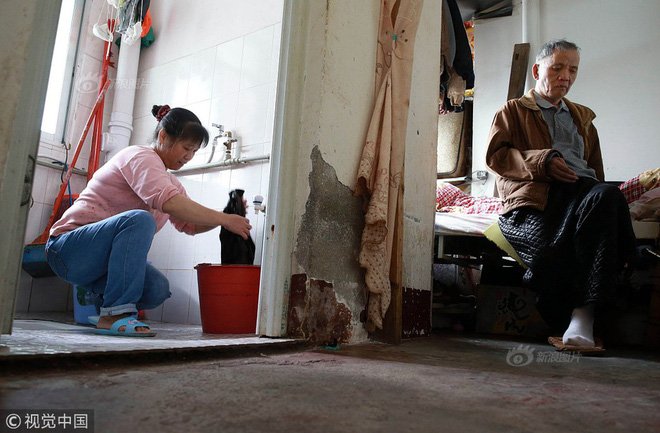 Một vợ hai chồng, chồng mới chăm sóc cho chồng cũ của vợ như anh em ruột thịt