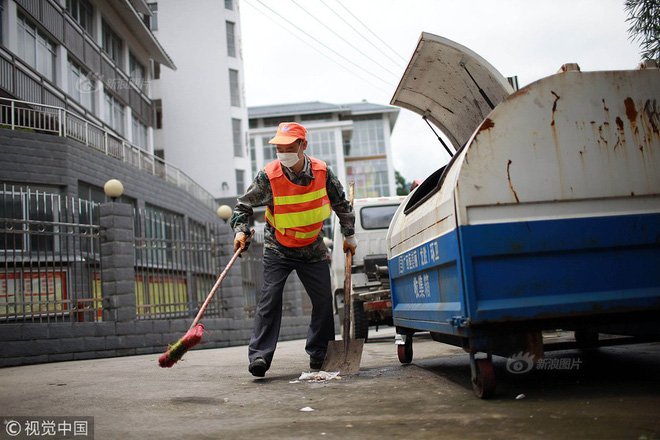 Một vợ hai chồng, chồng mới chăm sóc cho chồng cũ của vợ như anh em ruột thịt