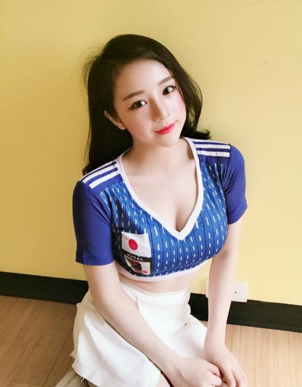 ve-dep-cua-hot-girl-ngu-gat-dai-dien-cho-nhat-ban-trong-chuong-trinh-nong-cung-world-cup-2018