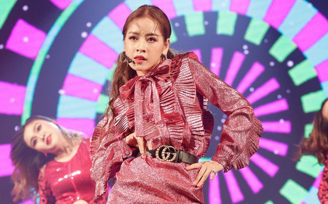 chi-pu-lai-gay-tranh-cai-khi-duoc-moi-hat-tai-dem-chung-khao-phia-nam-hoa-hau-viet-nam-2018