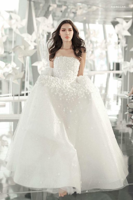 huyen-my-hhen-nie-va-minh-tu-do-sac-bat-phan-thang-bai-khi-dien-vay-cuoi-long-lay