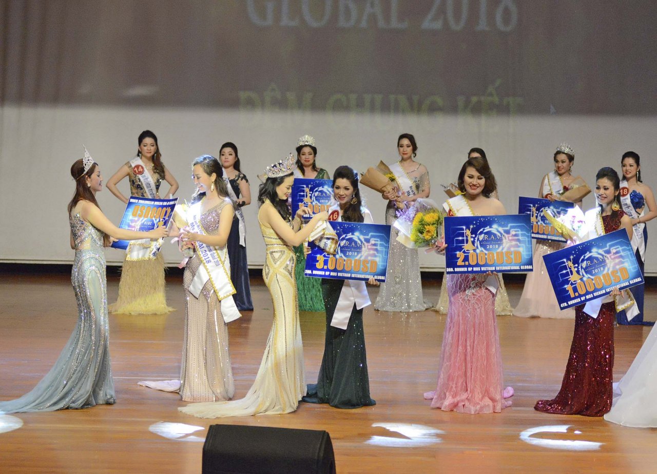 miss-and-mrs-international-global-2018-trao-12-giai-chinh-va-14-giai-phu-trong-dem-chung-ket