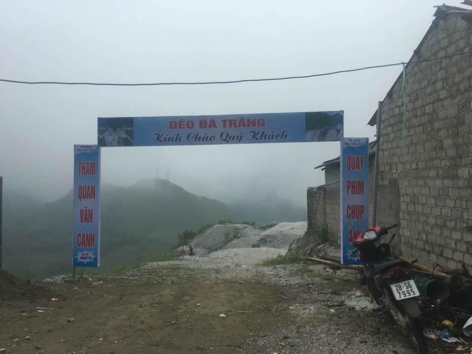 ngon-doi-tuyet-trang-cua-hoa-binh-bat-ngo-bi-dan-lap-chot-thu-phi-trai-phep