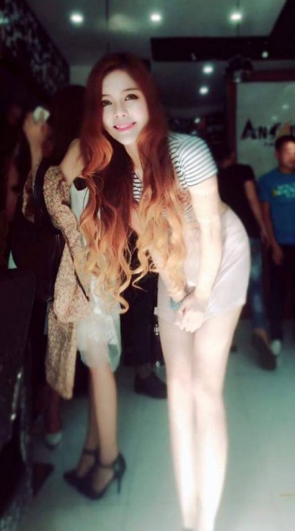 nu-hot-girl-xuat-hien-tren-vtv-cho-rang-nam-huyen-thoai-bong-da-pele-dong-trang-lua-voi-ronaldo