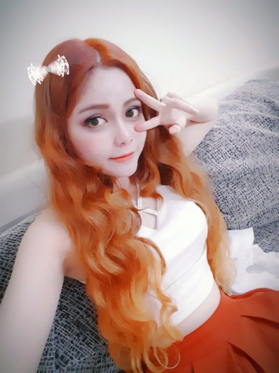 nu-hot-girl-xuat-hien-tren-vtv-cho-rang-nam-huyen-thoai-bong-da-pele-dong-trang-lua-voi-ronaldo