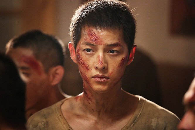 sau-dam-cuoi-the-ky-song-joong-ki-tai-xuat-man-anh-rong-voi-dao-dien-cau-be-nguoi-soi