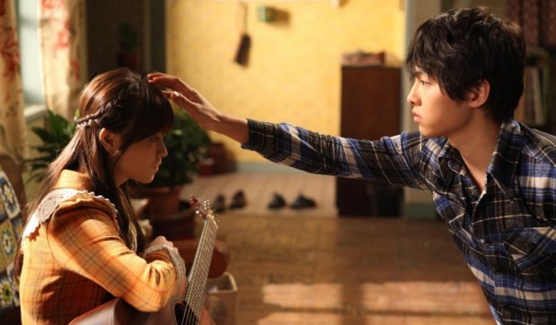 sau-dam-cuoi-the-ky-song-joong-ki-tai-xuat-man-anh-rong-voi-dao-dien-cau-be-nguoi-soi