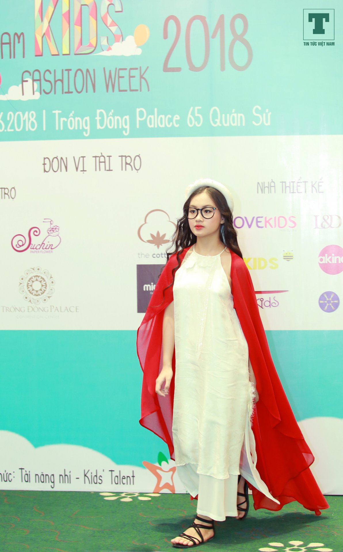 hoa-hau-ngoc-han-cung-150-nguoi-mau-nhi-se-ra-mat-trang-phuc-ao-dai-ke-chuyen-dan-gian