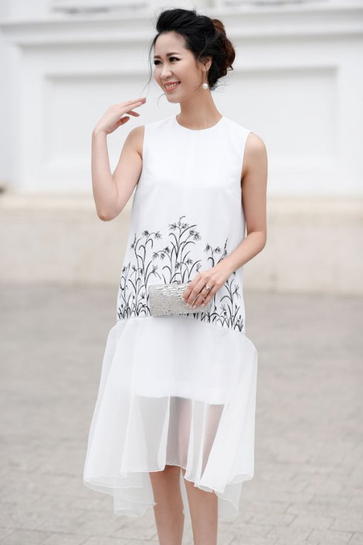 nhan-sac-o-tuoi-35-cua-duong-thuy-linh-se-dai-dien-viet-nam-tham-du-mrs-worldwide-2018