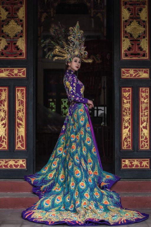 chi-nguyen-mac-ao-dai-chim-khong-tuoc-nang-20kg-tai-hoa-hau-chau-a-the-gioi-2018