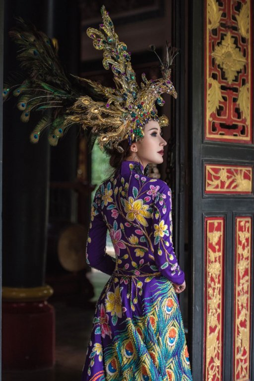 chi-nguyen-mac-ao-dai-chim-khong-tuoc-nang-20kg-tai-hoa-hau-chau-a-the-gioi-2018