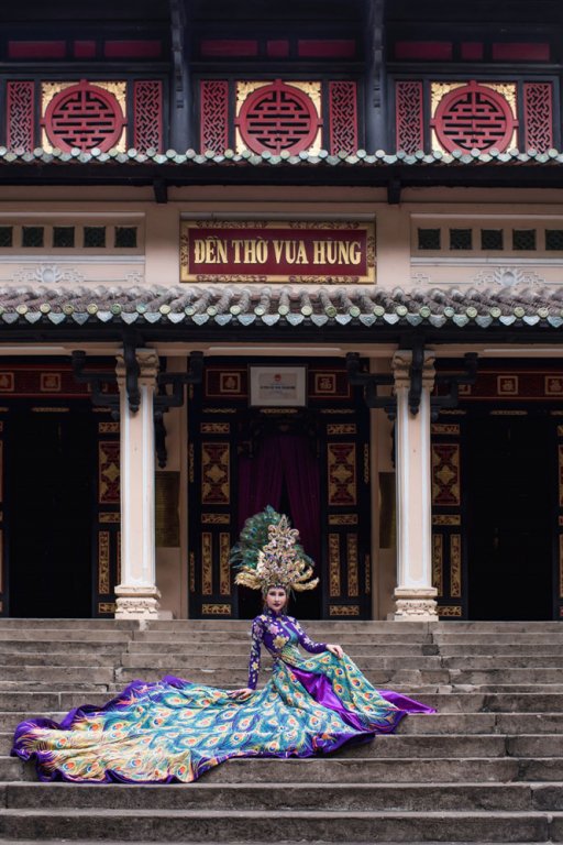 chi-nguyen-mac-ao-dai-chim-khong-tuoc-nang-20kg-tai-hoa-hau-chau-a-the-gioi-2018