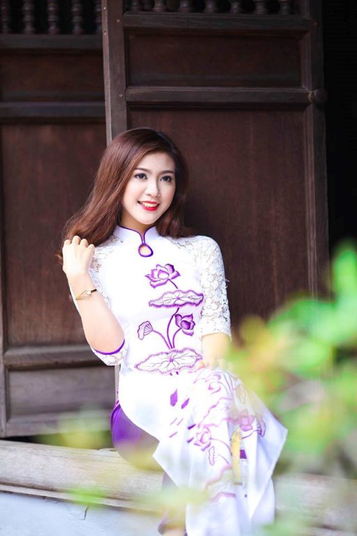 Hoa khôi mặc bikini dẫn World Cup: 'Rất buồn khi đọc bình luận'