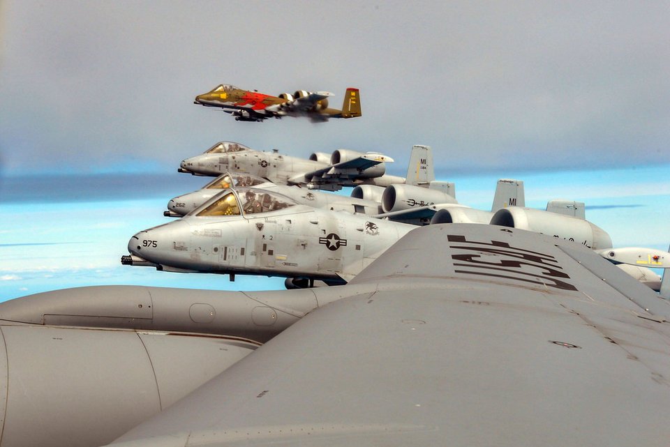 anh-nato-dem-vu-khi-tap-tran-ram-ro-sat-bien-gioi-nga