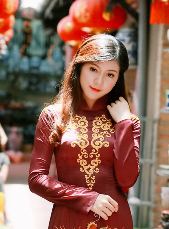 Hoa khôi mặc bikini dẫn World Cup: 'Rất buồn khi đọc bình luận'