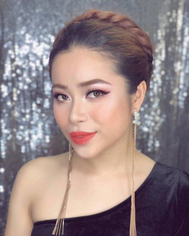 dan-nghe-si-noi-tieng-quy-tu-trong-dem-chung-khao-phia-nam-hoa-hau-viet-nam-2018