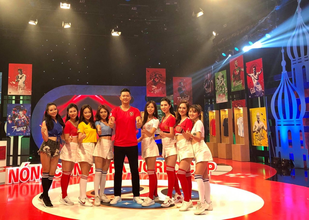 khong-con-bong-dang-hot-girl-nam-than-binh-luan-world-cup-2018-tren-song-vtv-la-ai