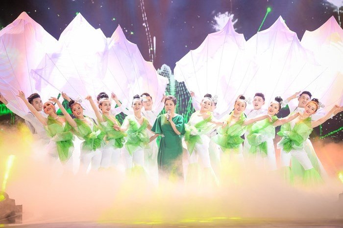 can-canh-nhan-sac-19-nguoi-dep-dau-tien-vao-chung-ket-hoa-hau-viet-nam-2018
