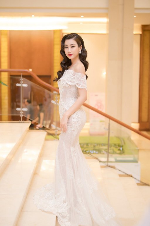 do-my-linh-thanh-tu-thuy-dung-do-ve-goi-cam-tai-chung-khao-phia-nam-hoa-hau-viet-nam-2018