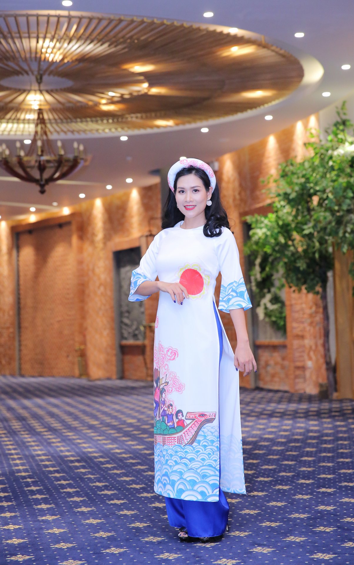 nguyet-thao-mai-bat-ngo-tro-thanh-nguoi-mau-cho-bo-suu-tap-ao-dai-cua-hoa-hau-ngoc-han