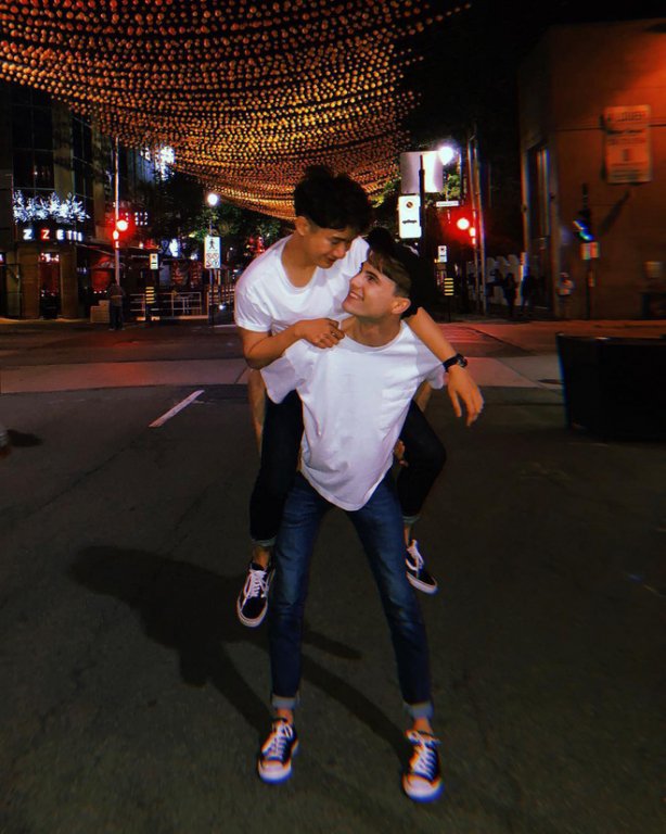 Couple đồng tính 