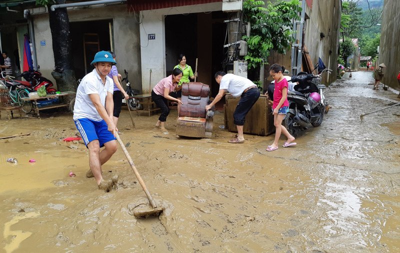 ha-giang-xe-dac-chung-xuong-cuu-ho-don-thi-sinh-thi-thpt-quoc-gia