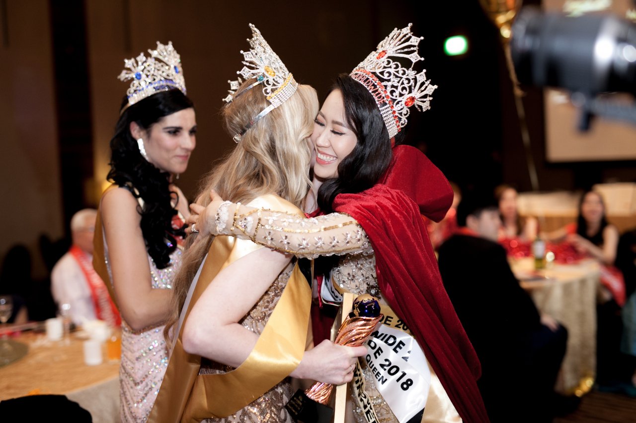 lan-dau-tien-dai-dien-viet-nam-du-thi-duong-thuy-linh-bat-ngo-dang-quang-hoa-hau-phu-nu-toan-the-gioi-2018