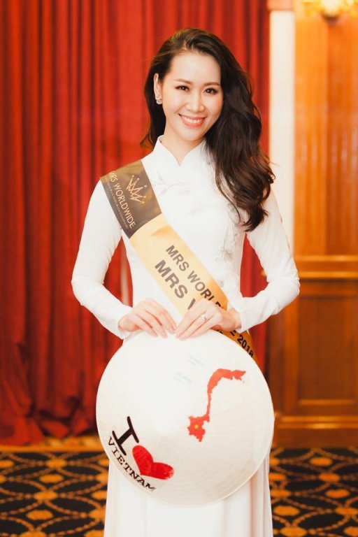 lan-dau-tien-dai-dien-viet-nam-du-thi-duong-thuy-linh-bat-ngo-dang-quang-hoa-hau-phu-nu-toan-the-gioi-2018