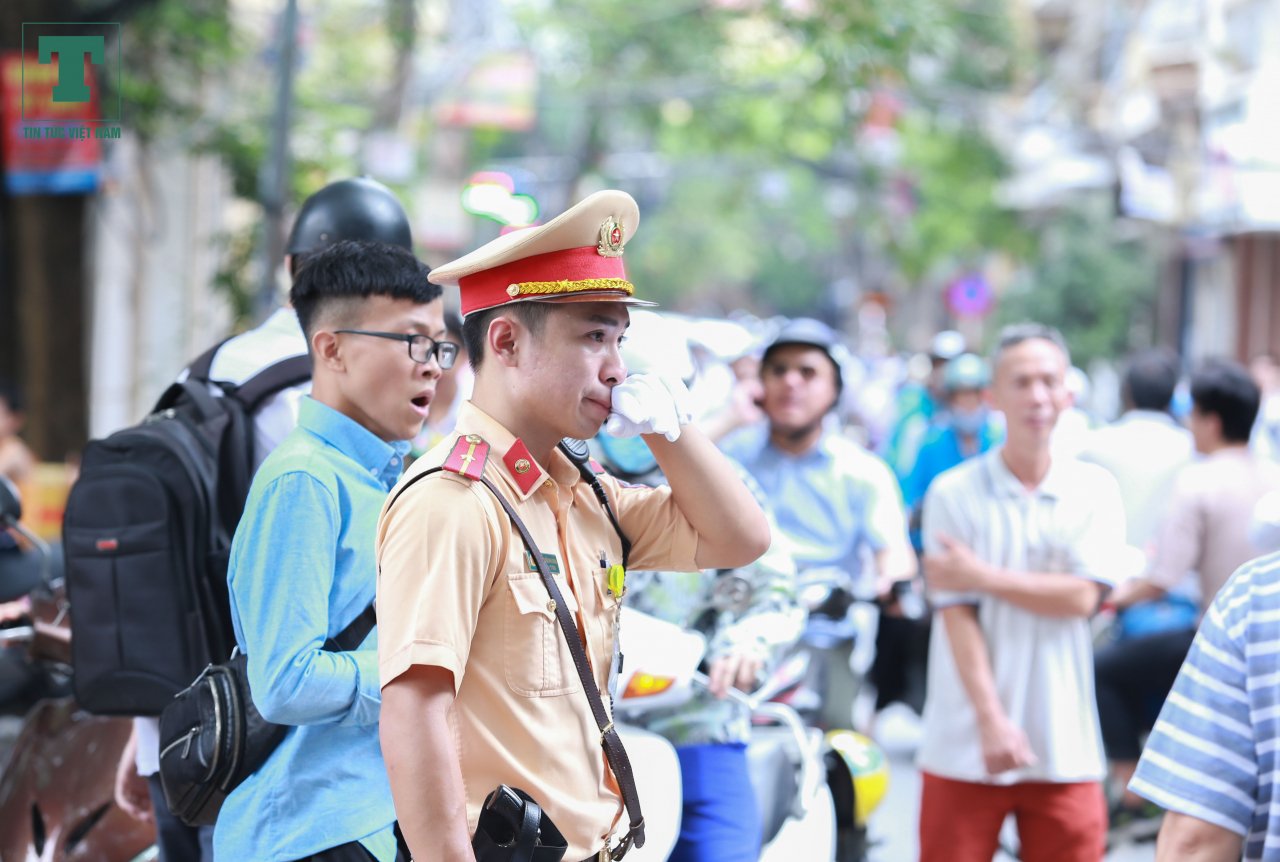 luc-luong-csgt-ha-noi-xuong-duong-tiep-lua-cho-cac-thi-sinh-thi-thpt-quoc-gia