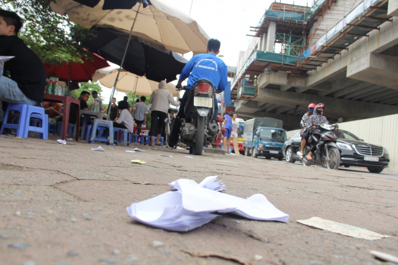 sau-buoi-sang-thi-mon-toan-ky-thi-thpt-quoc-gia-phao-thi-ngap-tran-cong-truong