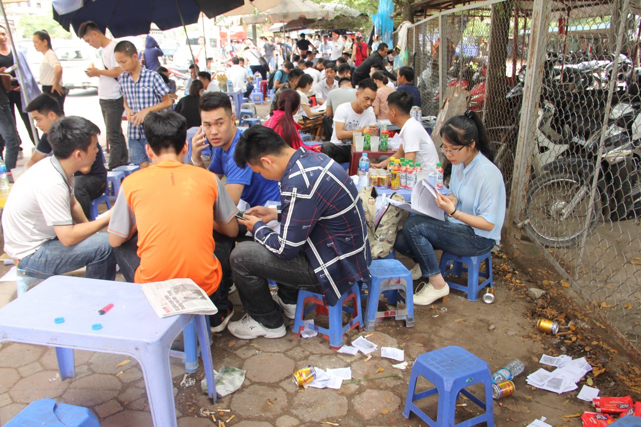 sau-buoi-sang-thi-mon-toan-ky-thi-thpt-quoc-gia-phao-thi-ngap-tran-cong-truong