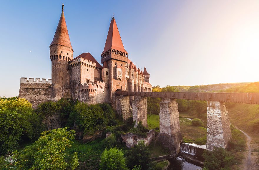 ve-dep-huyen-bi-tren-vung-dat-transylvania-than-thoai