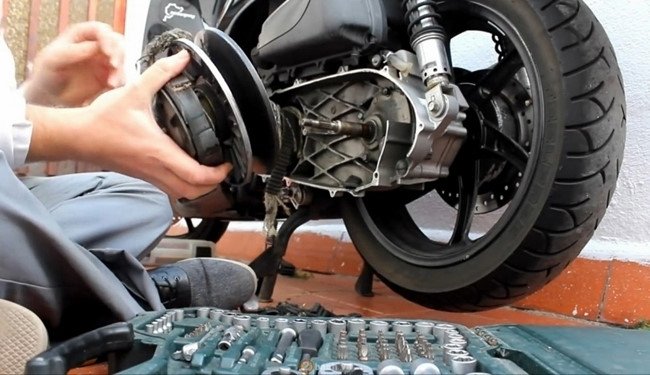 Những thói quen xấu của phụ nữ khiến xe tay ga dễ bị hư hỏng