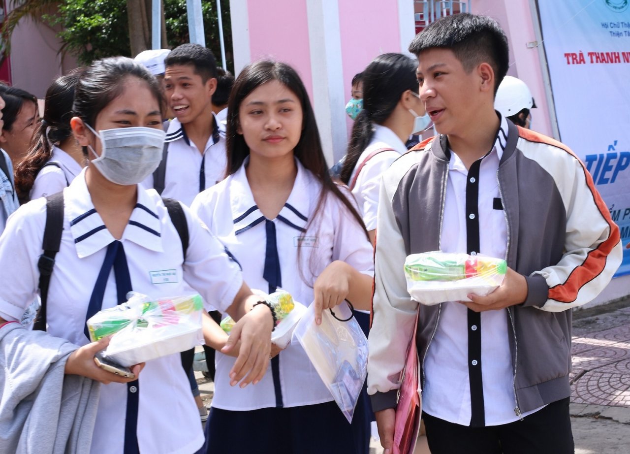 tan-hiep-phat-tiep-suc-cho-cac-si-tu-trong-ky-thi-thpt-quoc-gia