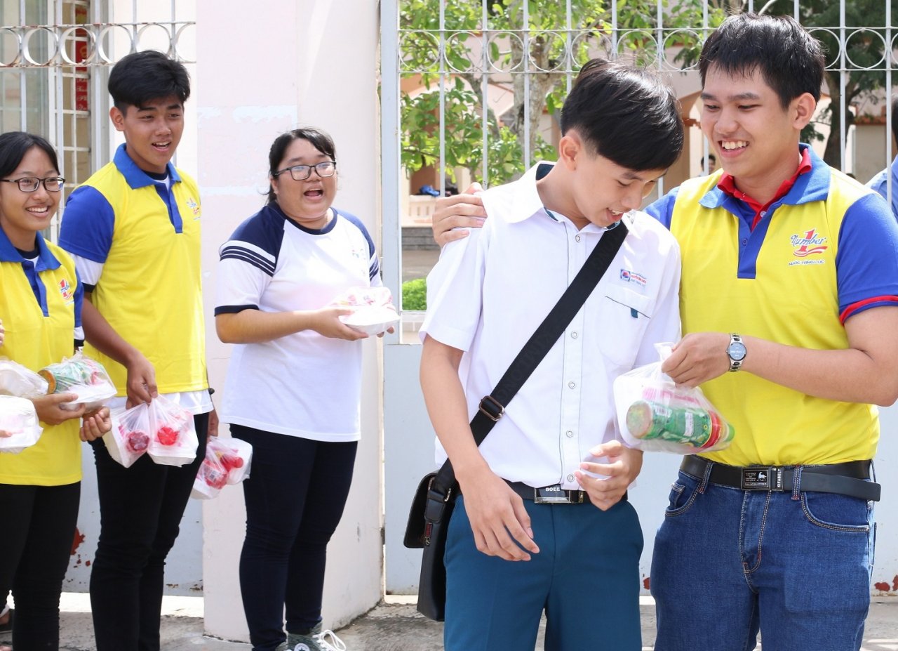 tan-hiep-phat-tiep-suc-cho-cac-si-tu-trong-ky-thi-thpt-quoc-gia