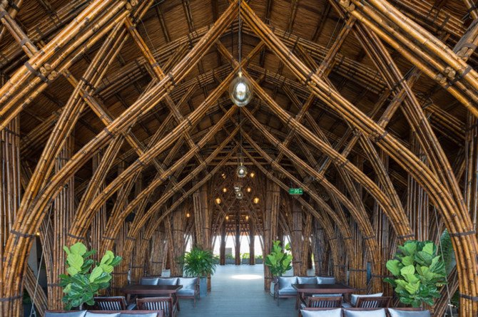 Mái vòm tre như hang động khổng lồ trên nóc ngôi nhà ở Vinh