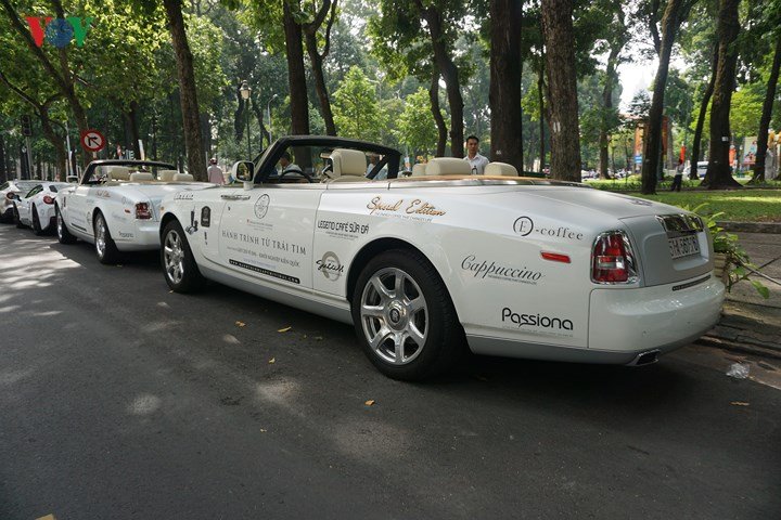 Cận cảnh bộ đôi Rolls-Royce của ông chủ cafe Trung Nguyên